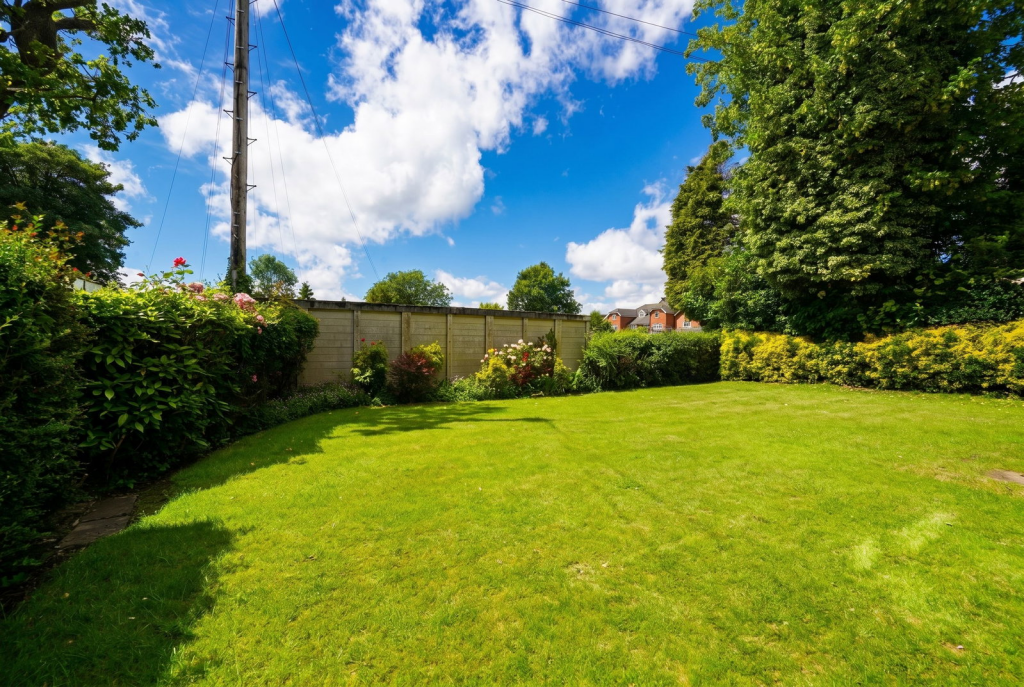 Apartment in Birmingham, Billesley - More