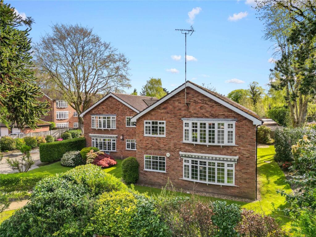 2-bed flat on South Downs Road, Hale, Altrincham, Greater Manchester, WA14, £500,000