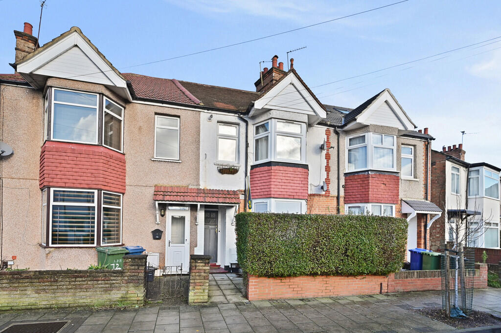 2-bed flat on Grant Road, Harrow, £275,000