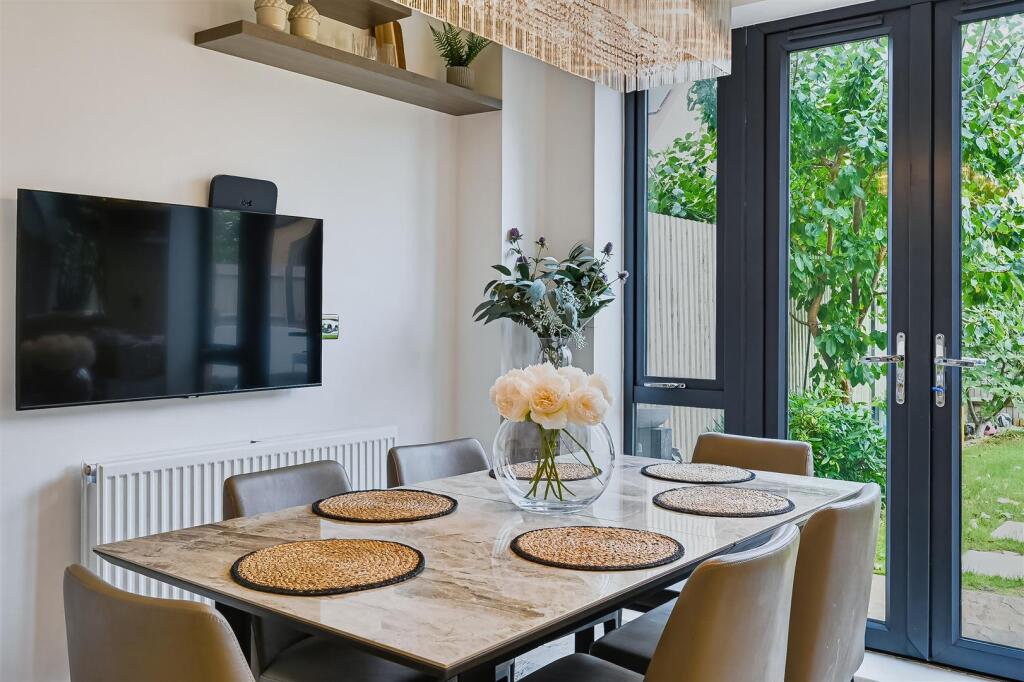 House in Croydon - More