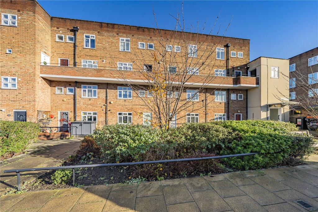 Main image of property: Stroud Crescent, London, SW15