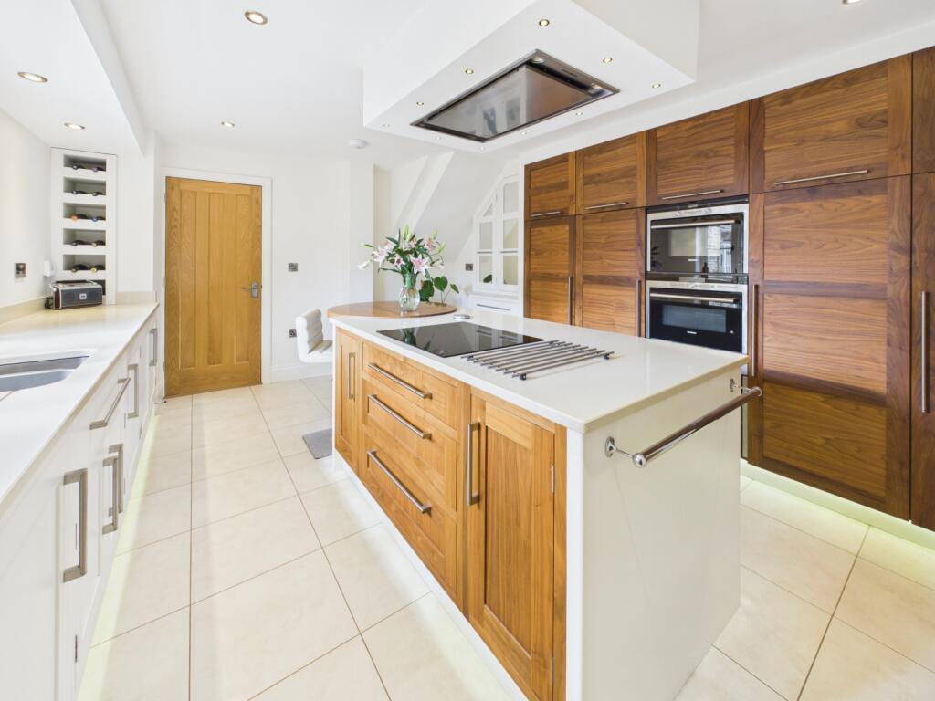 House in North East Derbyshire, Cartledge, Holmesfield - More
