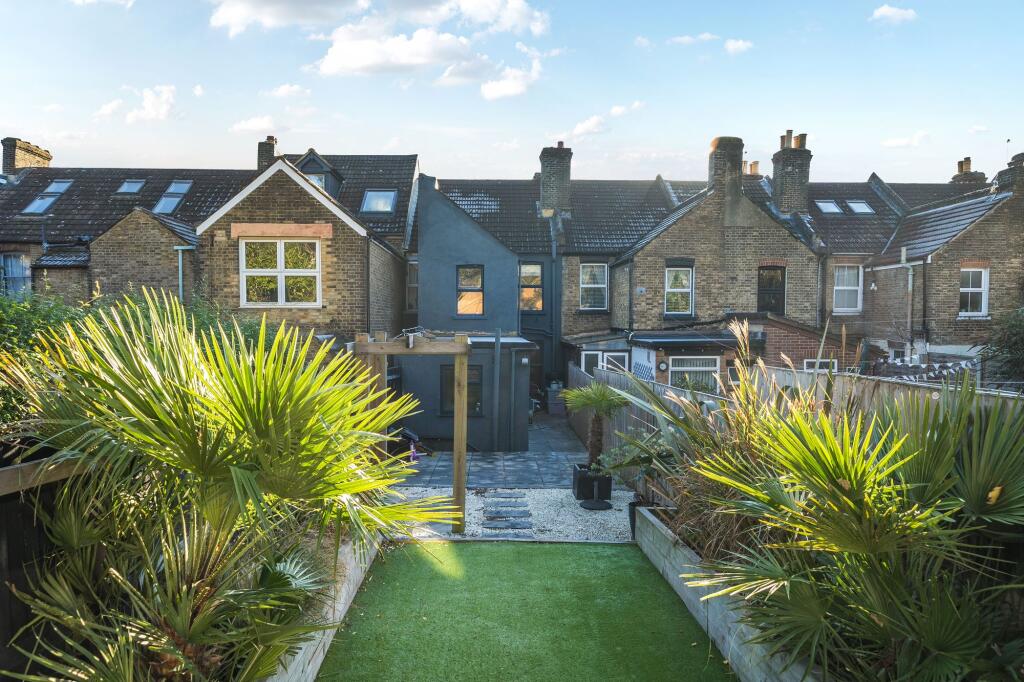 Weston Road, Strood, Rochester, Kent. ME2 photo 2