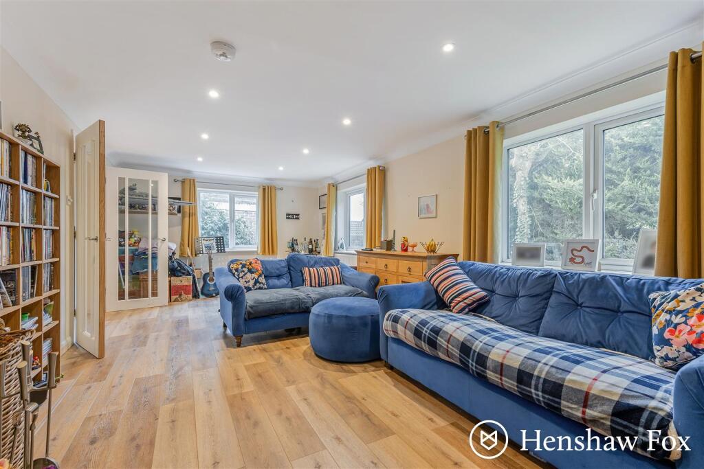 House in Southampton - More