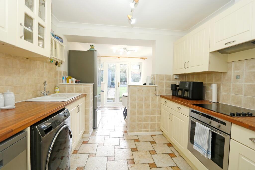 Sherwood Crescent, Benfleet, Essex photo 2