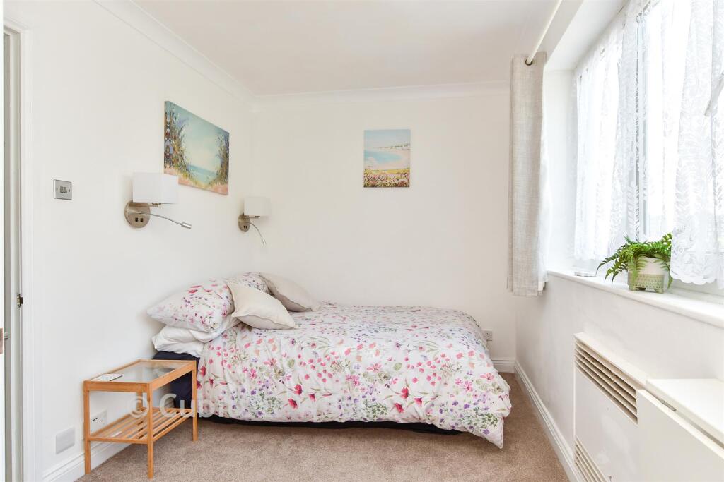 Apartment in Worthing, West Sussex - View 6