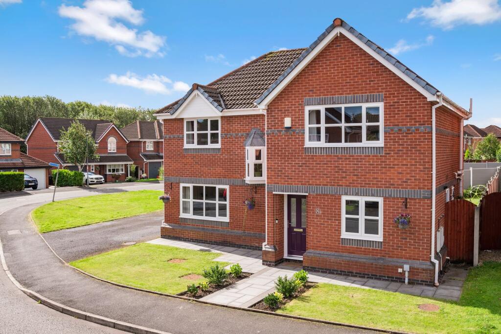 Kingston Close BL8 | 4-Bed Detached with Study, Modern Kitchen, Double Garage & Southwest-Facing Garden photo 5