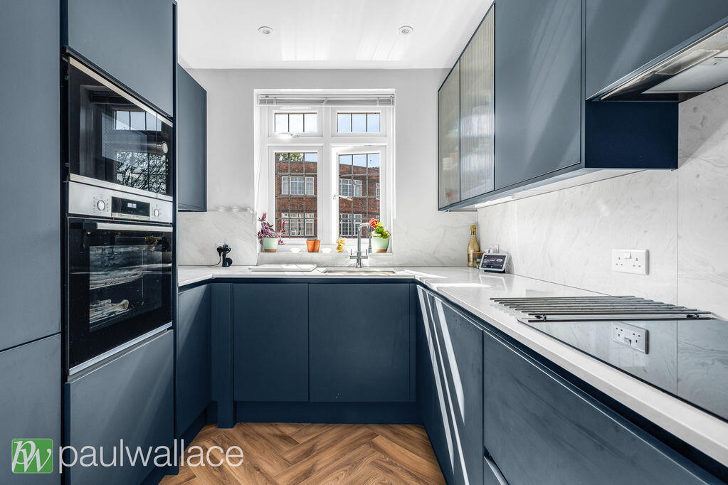 Bradmore Green, Brookmans Park Village | Stunning Three Bedroom Duplex Maisonette with Private Garden - View 3