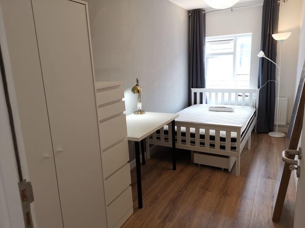 Main image of property: Room 3, High Road, Beeston