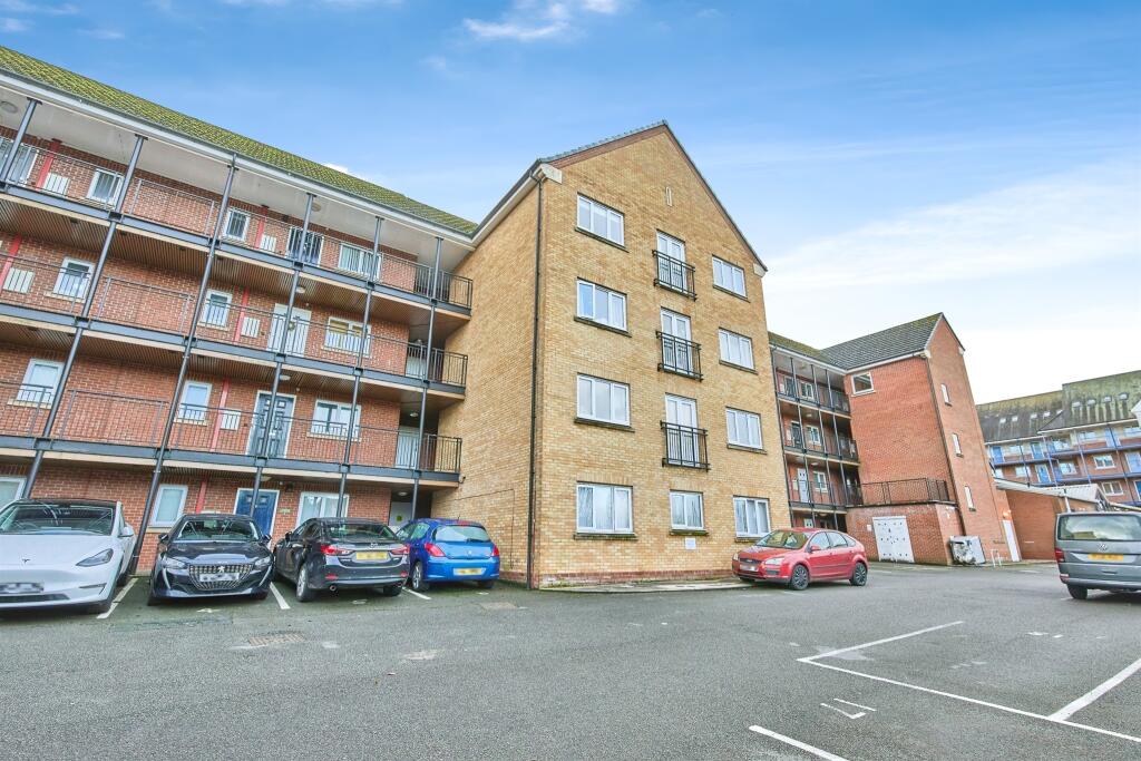 2-bed flat on Great Northern Road, Derby, £115,000