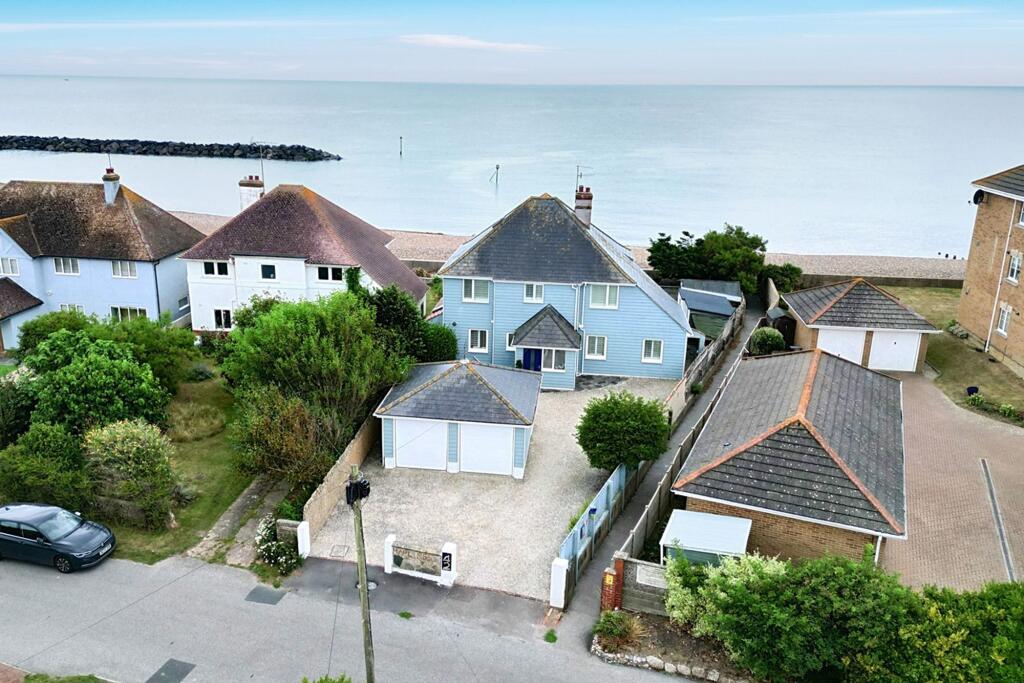 Main image of property: Southdean Close, Middleton-On-Sea, PO22