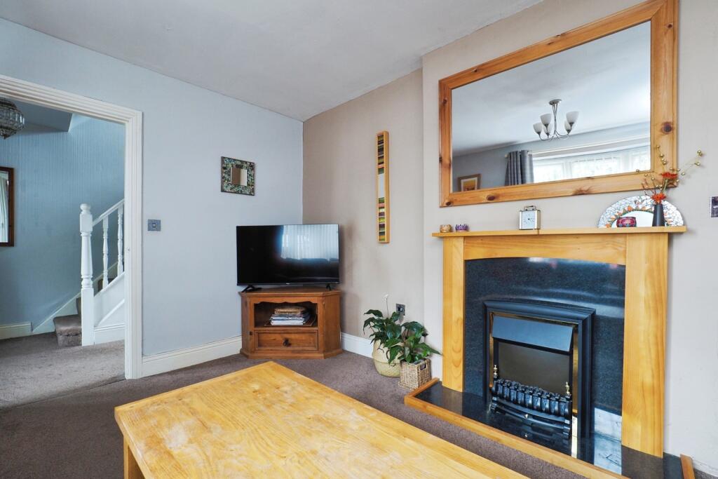 House in Nottingham, Nottinghamshire - More