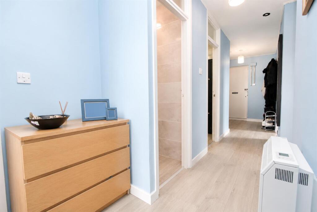Apartment in Wallington - View 4