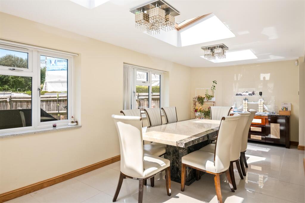 Abingdon Close, Uxbridge photo 3