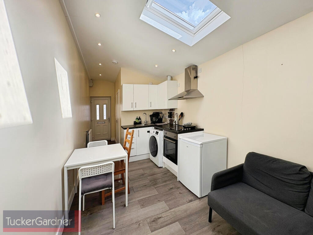 Apartment in Cambridge, Cherry Hinton - View 5