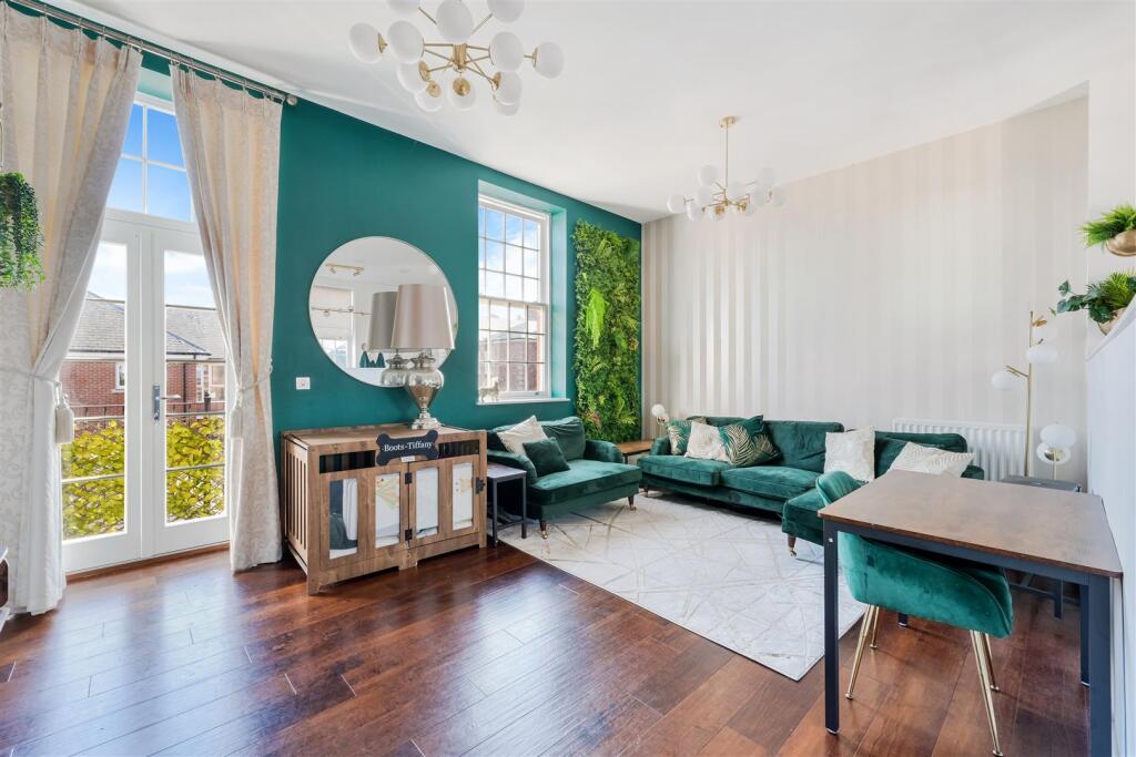 Apartment in Epsom and Ewell, Manor Park - View 5