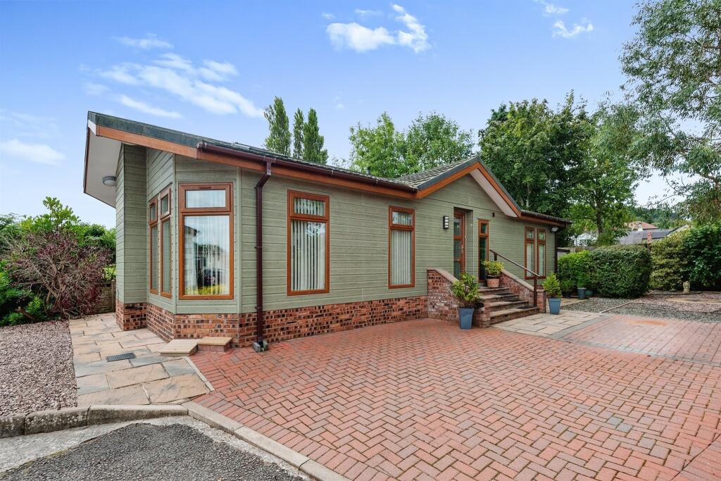 2-bed caravan on Chester Road, Helsby, £215,000