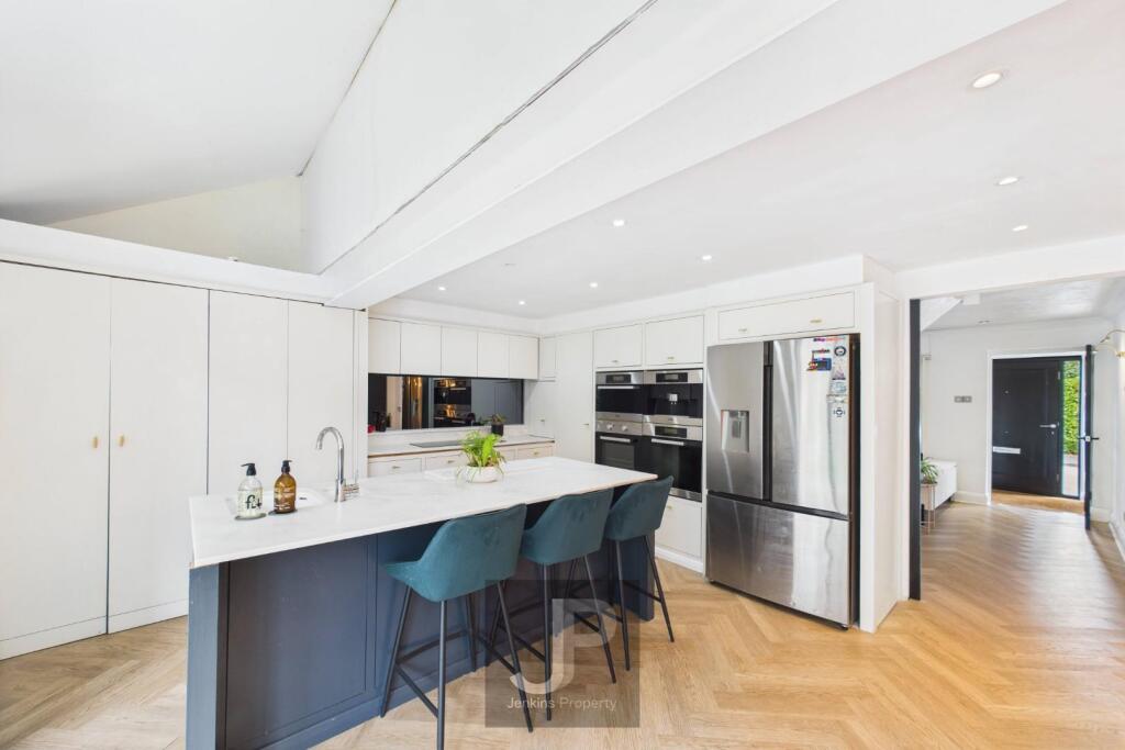 Blenheim Road, Pilgrims Hatch, Brentwood photo 5