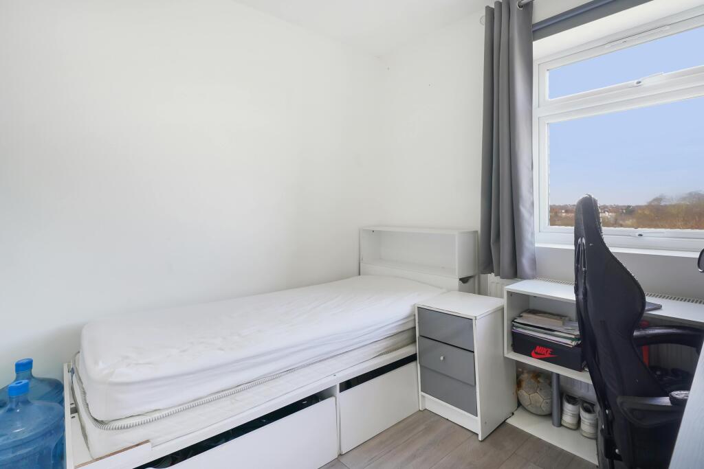 Flat 2 15 15a Empire Parade Great Cambridge Road Y37jn9lkurnPbaUavN9D.jpg