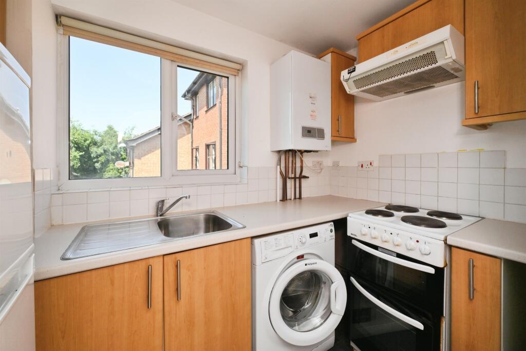 Parrotts Field, Hoddesdon photo 4