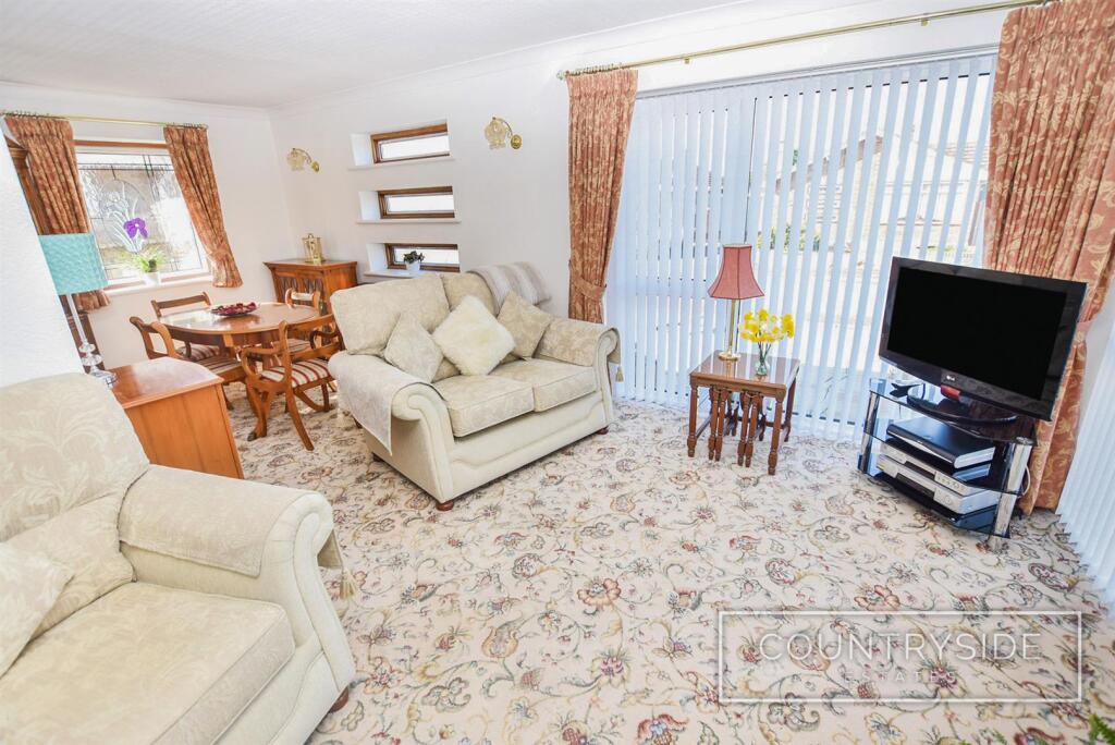 Clifton Way, Benfleet photo 4
