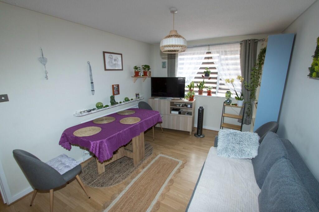 Stockwell Grove, Wrexham, Wrexham (County of), LL13 photo 3