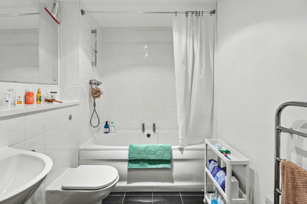 Apartment in Manchester, City Centre - View 3