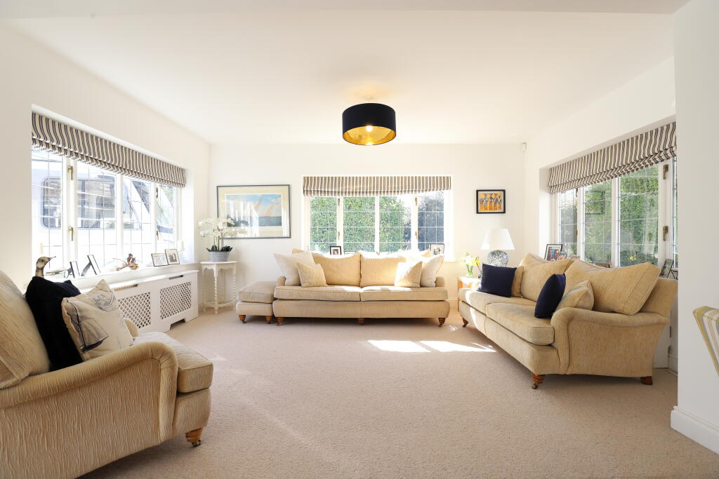 House in Southampton - More