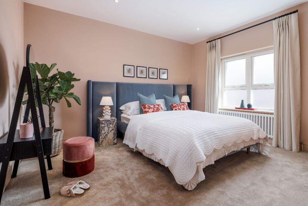 Bicknell Way,
London,
SW17 0FD photo 2
