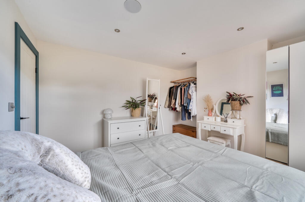 House in Wealden, Polegate - More
