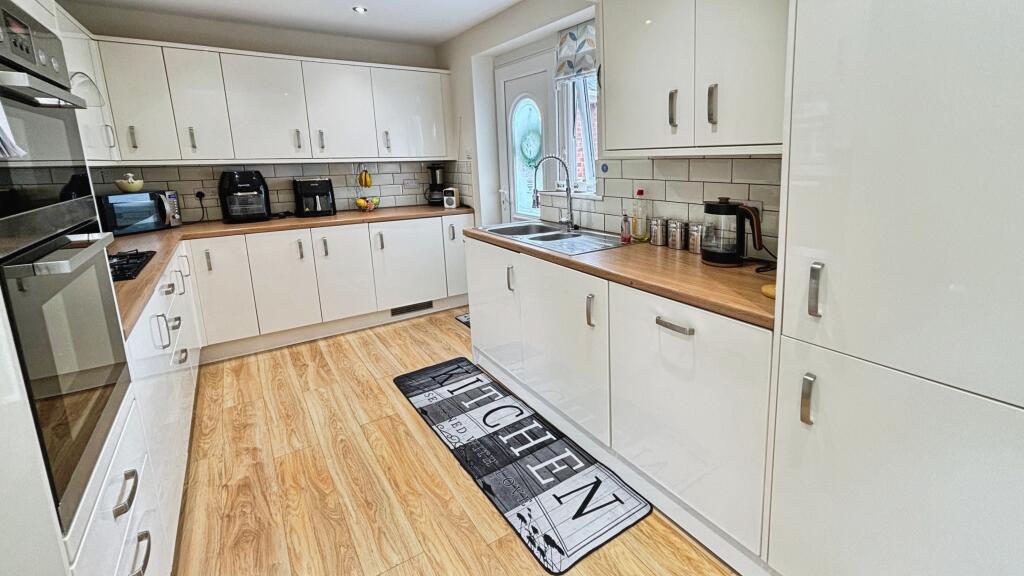 House in Lincoln - View 2