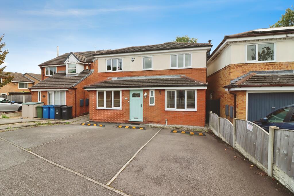 4-bed detached on Lilac Street, Chesterfield, S43, £290,000