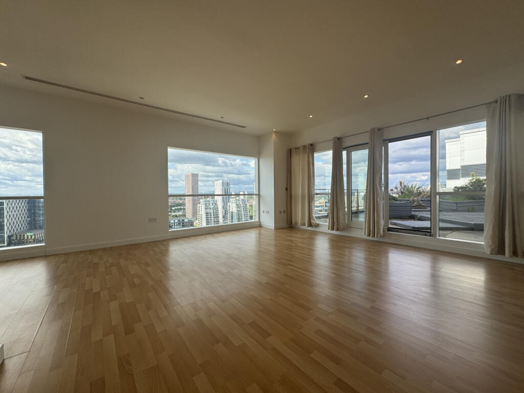 Main image of property: Imperial Point, The Quays, Salford, Lancashire, M50