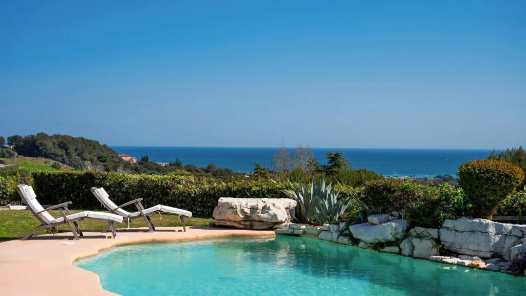 Main image of property: Provence-Alps-Cote d`Azur, Alpes-Maritimes, Villeneuve-Loubet