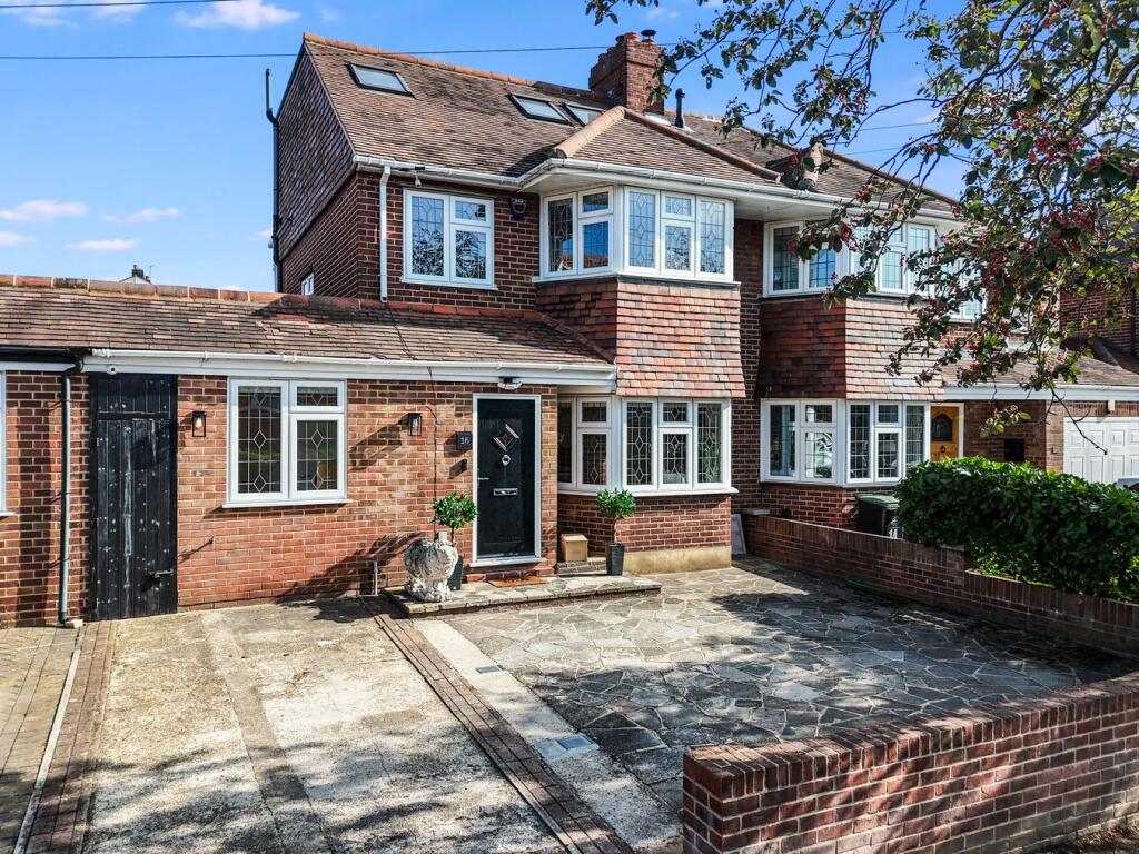 House in Epping Forest, Theydon Bois - View 4