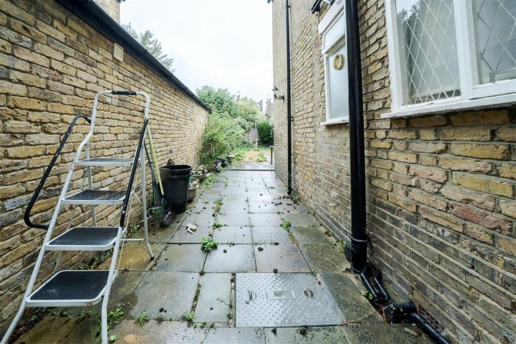 House in London - View 4