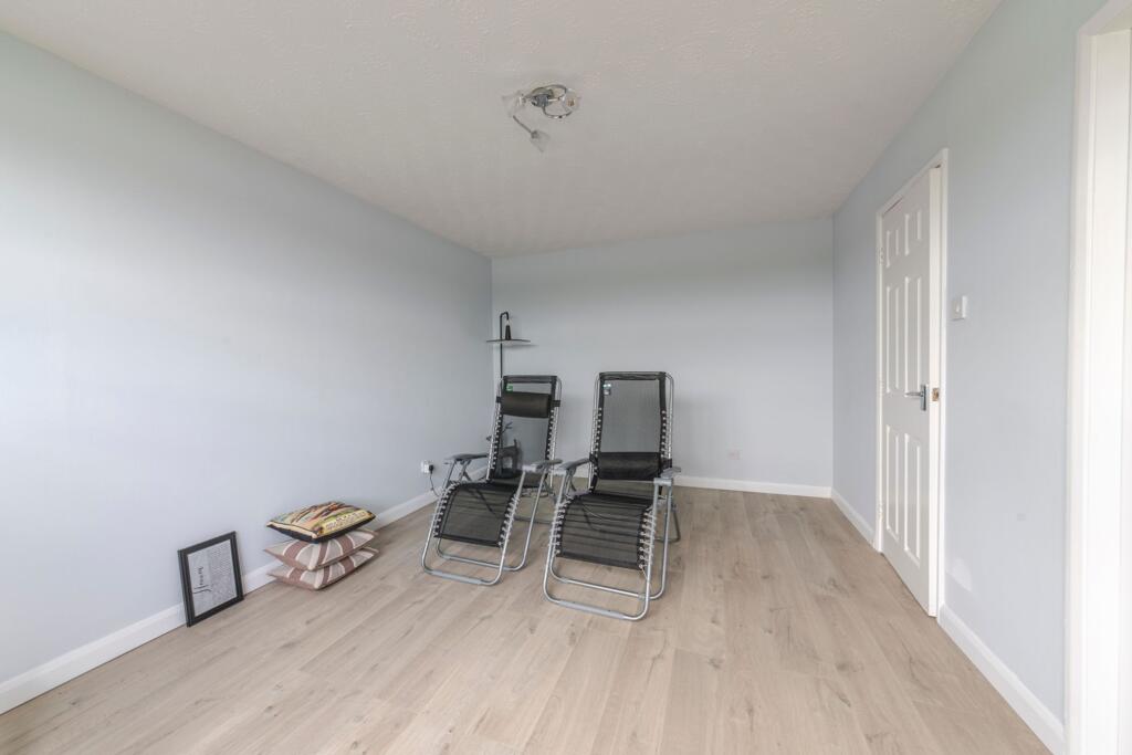 Apartment in Ellesmere Port, Wolverham - View 6