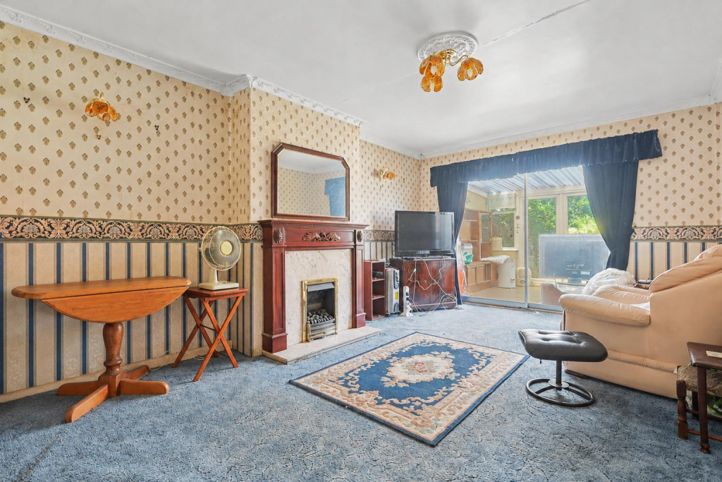 House in Rochford, High Elms Park, Hullbridge - View 2
