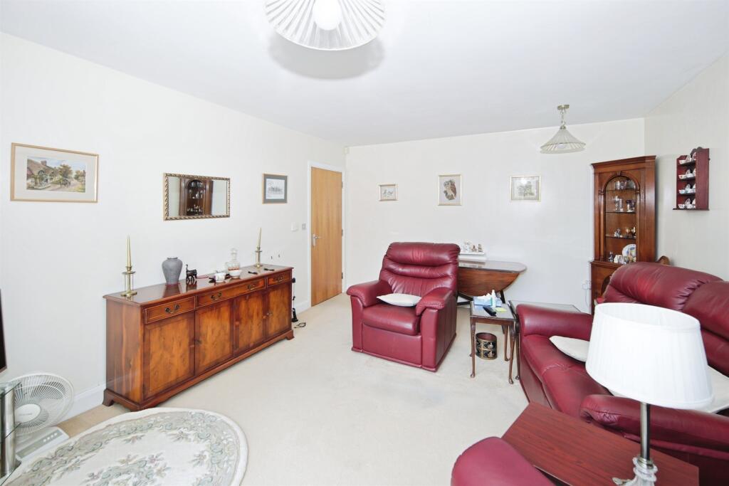 Apartment in Warwick, Kenilworth - View 5