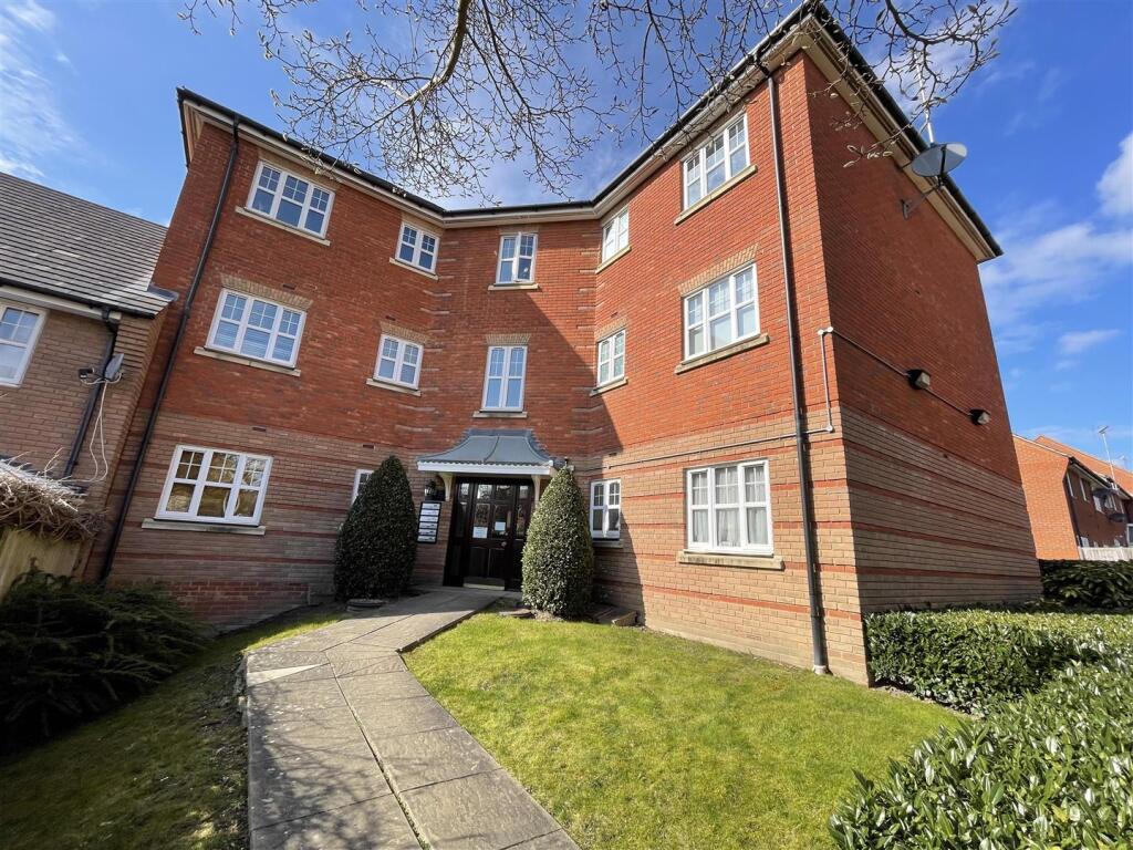 Main image of property: Recently Renovated 2 Bedroom 2 Bathroom Ground Floor Apartment - Mill Hill NW7