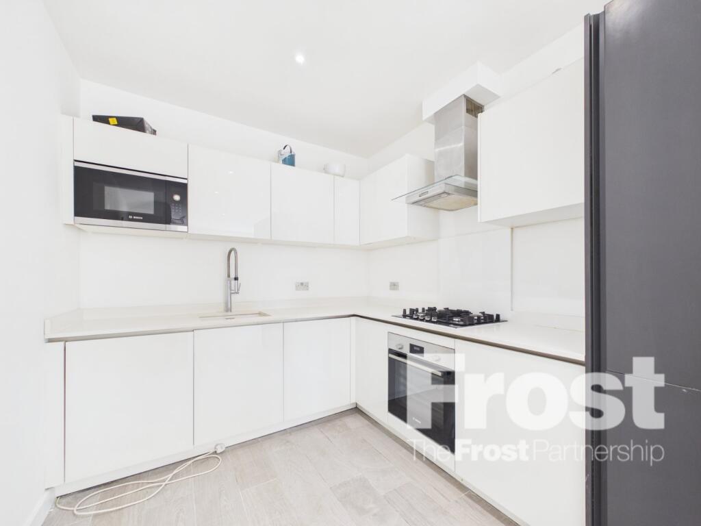 Main image of property: The Broadway, Farnham Common, Slough, Buckinghamshire, SL2