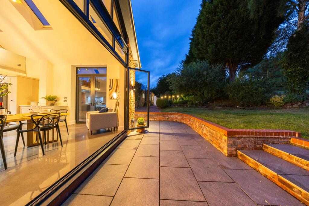 2 Blue Cap Cottages, Chester Road, Sandiway, CW8 2AU photo 3