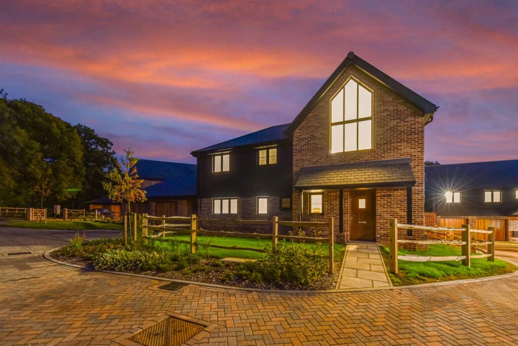 4-bed detached on Wandleys Lane, Eastergate, PO20, £875,000