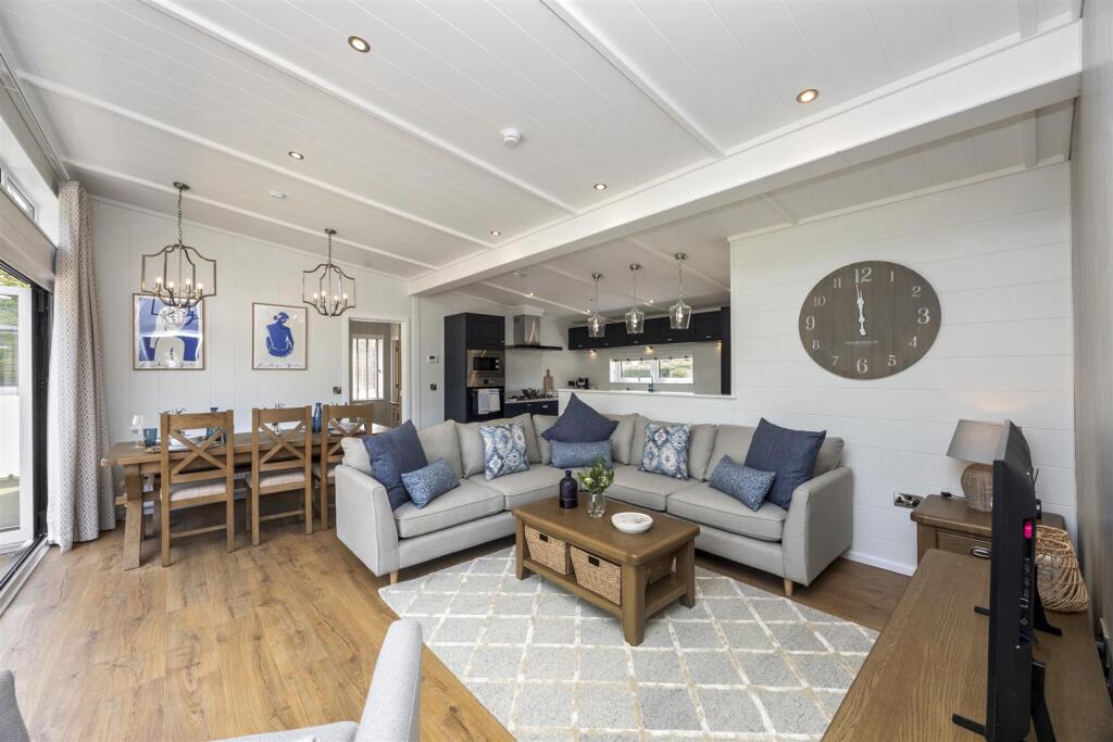 House in Redhill - View 3