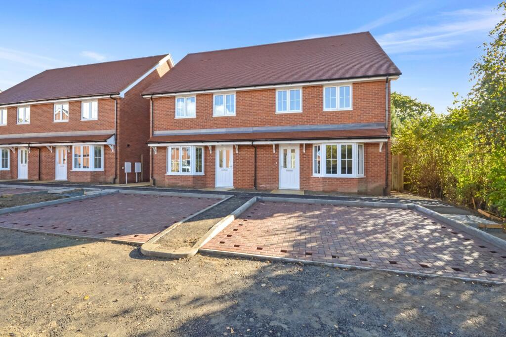 3-bed semi-detached on Wildflower Grove, High Halden, TN26, £100,000