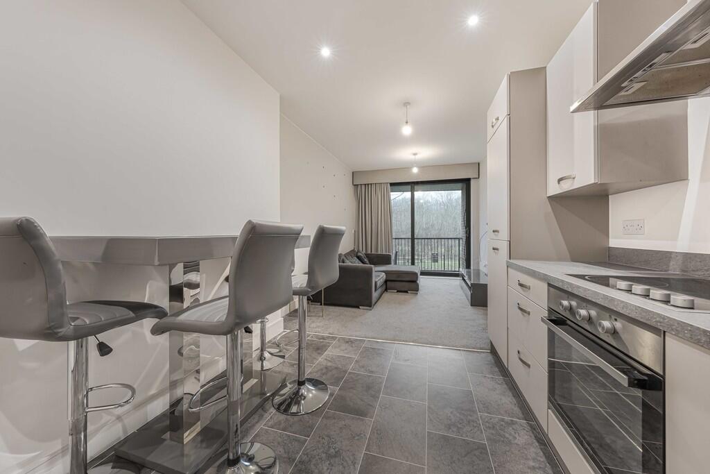 Apartment in Southall - View 3