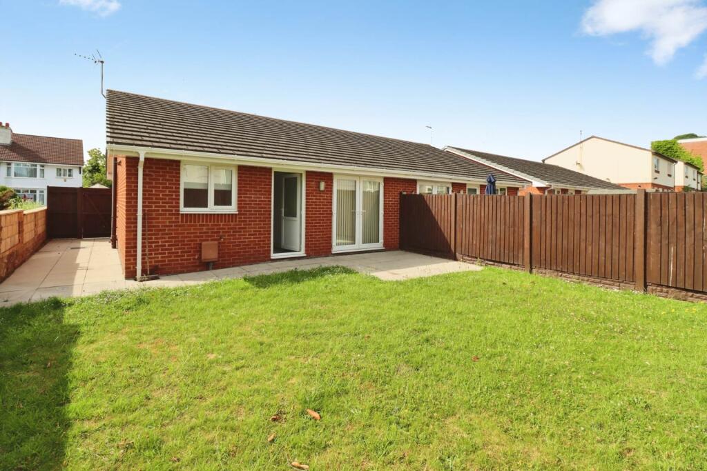 House in Wirral, Liverpool City Region - View 4