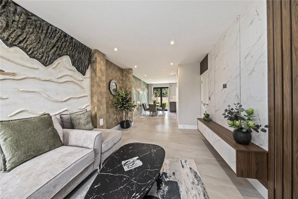 House in London, Feltham - More