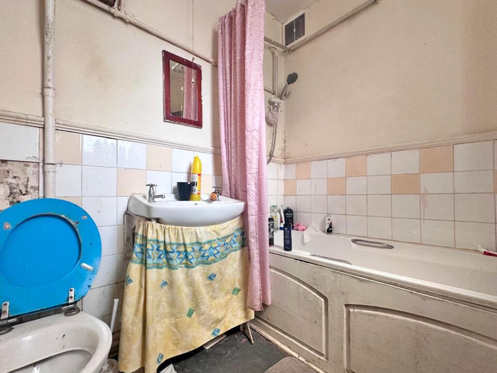House in Wednesbury, Fallings Heath - More