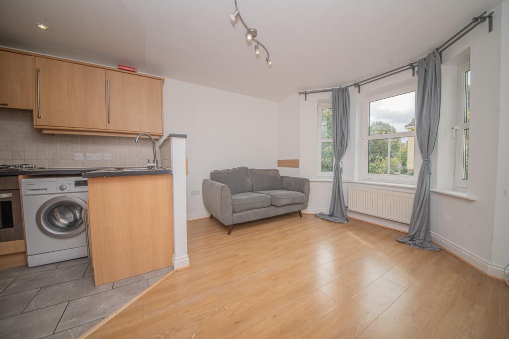 Apartment in Southampton - View 4